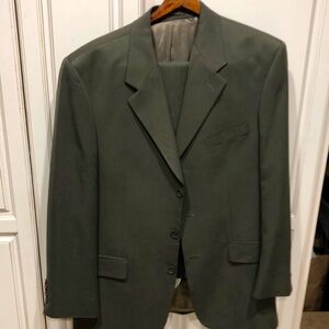 Mens suit beautiful safe green color size 42 r with 32/32 pants